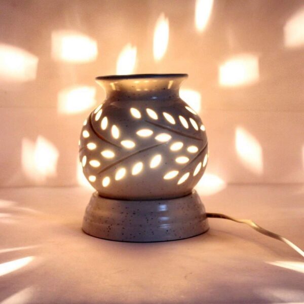 Crazy Sutra  Ceramic Electric Aroma Diffuser Matki Shape Oil Burner with Electric Mirchi Bulb(Color-Ivory Size-Large )